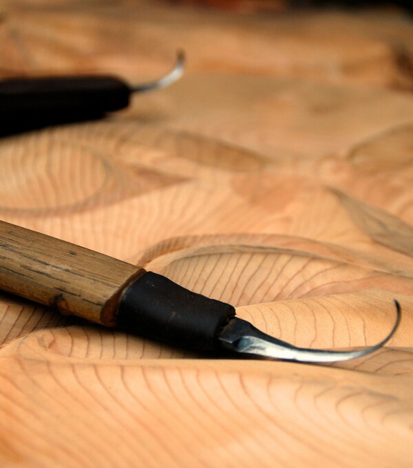 Hook-shape carving knives