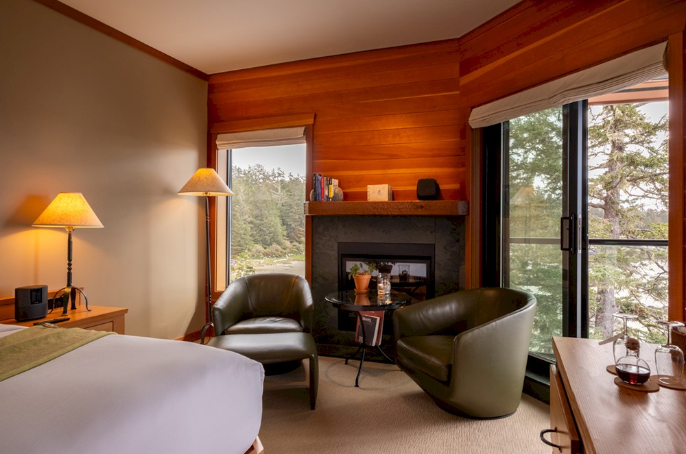 Pointe East Deluxe Seating Area