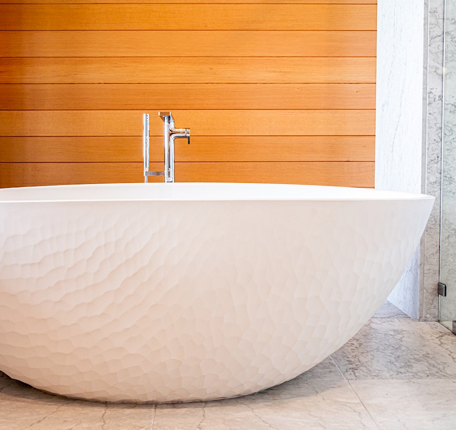 Canopy Suite Double Soaker Tub