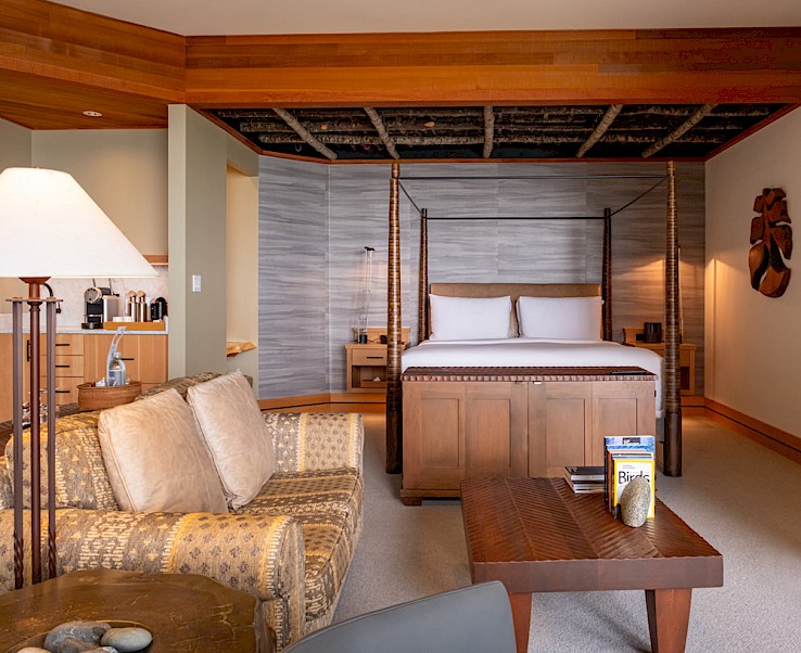 Canopy Suite Living Room and Four Poster Bed